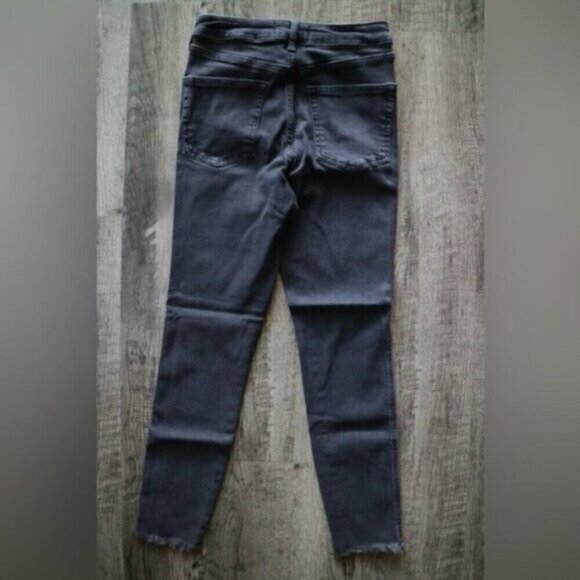 NWT Free People Black Jeans Size 29 High Rise Skinny Leg Cropped Distressed Hem - Picture 5 of 5
